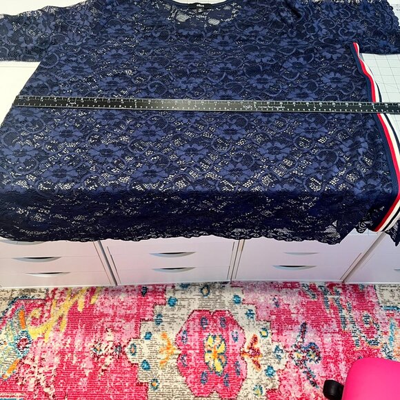 ELLOS Navy Side-Stripe Elbow-Length Lace Tunic‎ Tee w/Camisole (Plus 1X) - Picture 8 of 11